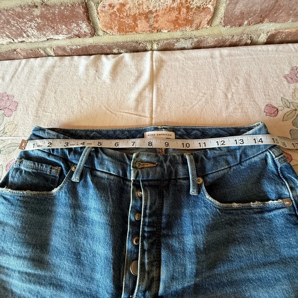 Good American High Waist Split Hem with Cutaway Button Fly Jeans 4/27 - Picture 11 of 15